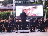 Western estiloko pelikulen musika San Juan jaiei agur esaten joateko