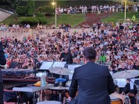 Western estiloko pelikulen musika San Juan jaiei agur esaten joateko