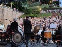 Western estiloko pelikulen musika San Juan jaiei agur esaten joateko