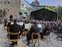 Western estiloko pelikulen musika San Juan jaiei agur esaten joateko