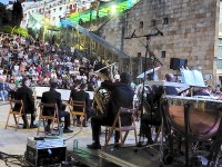 Western estiloko pelikulen musika San Juan jaiei agur esaten joateko