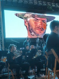 Western estiloko pelikulen musika San Juan jaiei agur esaten joateko