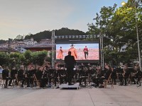 Western estiloko pelikulen musika San Juan jaiei agur esaten joateko