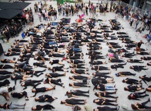 Women In Black performancea egingo da gaur 18:00etan