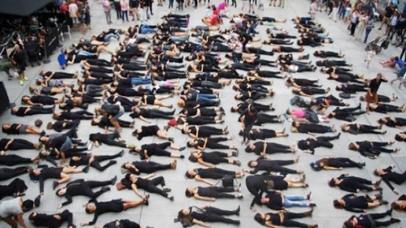 Women In Black performancea egingo da gaur 18:00etan