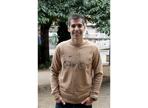 Xabier Arrieta: “Tontokeriak pentsatzen ditut eta beti okurritzen zait zerbait pegatinak egiteko”