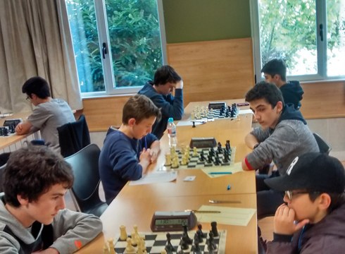 Xakean jarduteko izena eman daiteke Deporreko eskolan