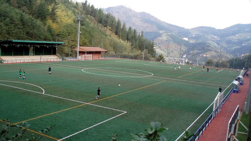 Xania Tabernak jantzi du futbol-zaletuen Ligako txapela