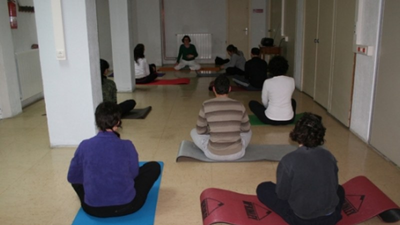 Yoga ikastaroa martxa betean