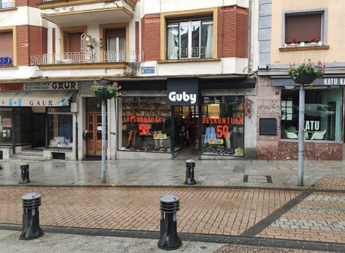 Zabalik dago establezimenduetako errotuluak euskaraz jartzeko dirulaguntza eskatzeko epea