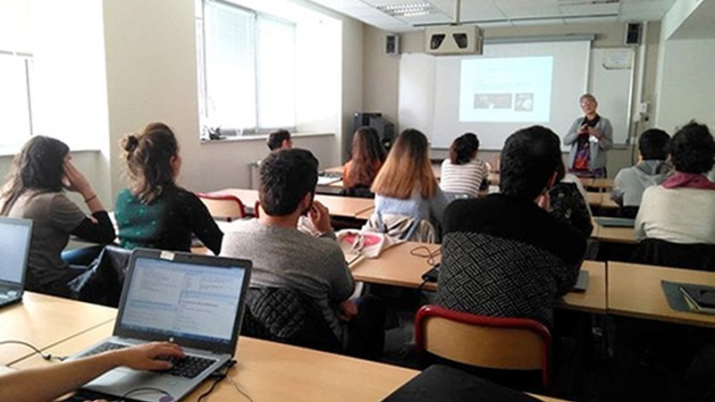 Zabalik dago Udako Euskal Unibertsitateak martxorako antolatu dituen ikastaroetarako izen-ematea