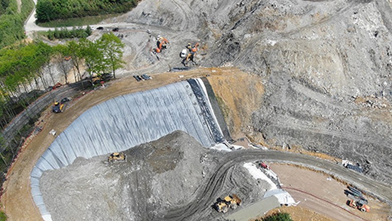Zabortegian desagertuta jarraitzen duten bi langileak gogoratzeko kontzentrazioa egingo da bihar goizean