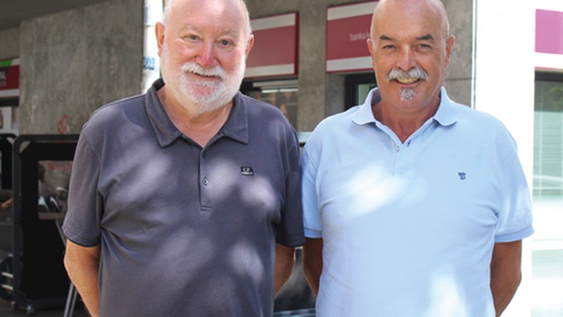 Zaharren alde, haien ondoan