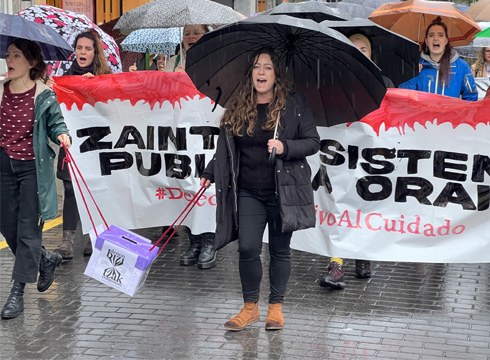 Zaintzarako eskubide publiko-komunitarioaren alde, aldarriz bete ziren Eibarko kaleak