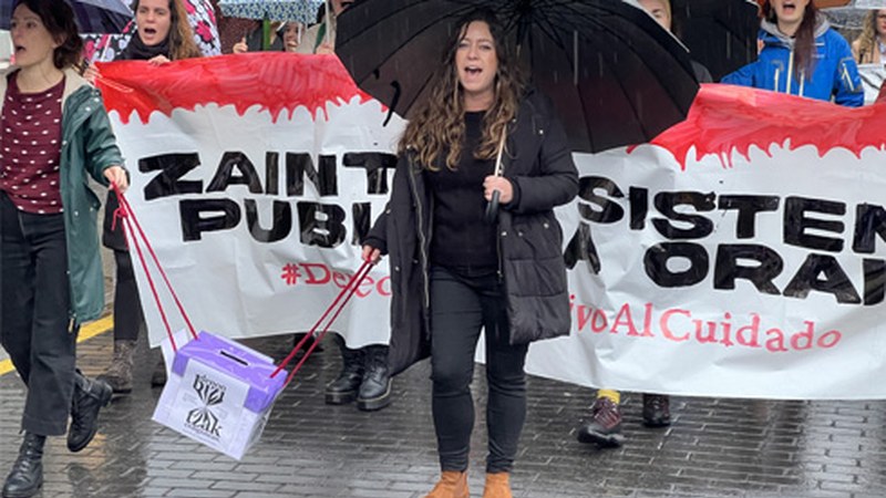 Zaintzarako eskubide publiko-komunitarioaren alde, aldarriz bete ziren Eibarko kaleak