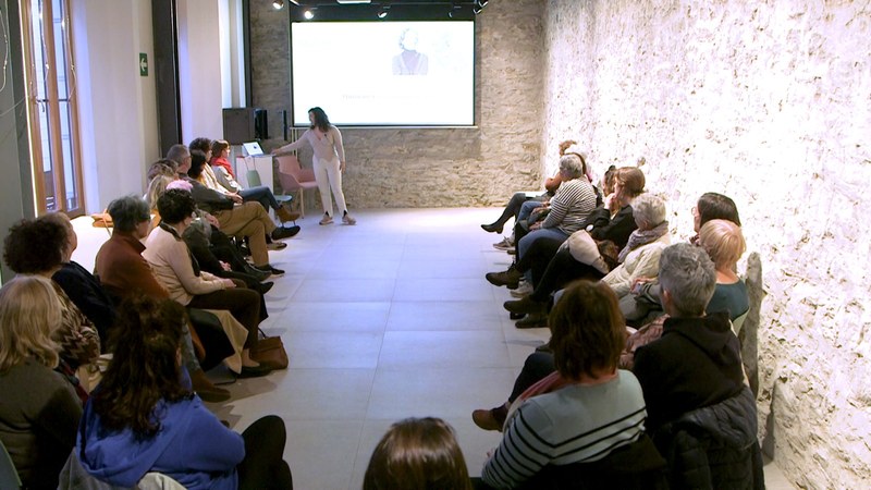 "Zaintzaren arkitekturak" liburua aurkeztu zuen atzo Irati Mogollonek