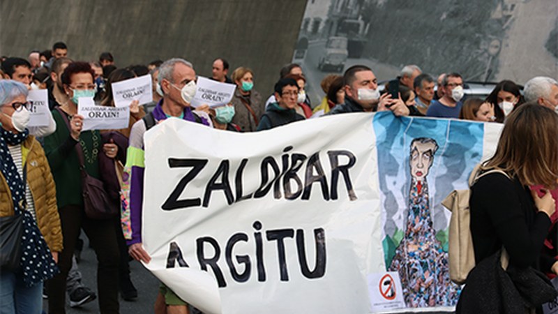 Zaldibar Argitu: “Koronabirusa baliatu dute Zaldibarkoa bigarren mailako arazo lokal bat bezala saltzeko”