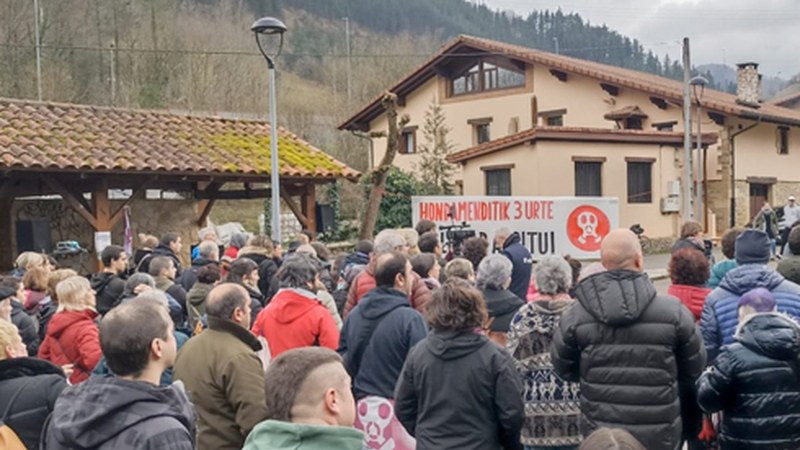 Zaldibarko auzian ardura politikoak hartzeko eskatu dute, luiziaren hirugarren urteurrenean