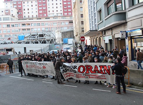 Zaldibarko hondamendiari buruzko azalpenak emateko bilera ari dira egiten Coliseo antzokian