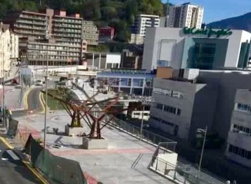 Zapatu goizean zabalduko dituzte Amañako geltokia eta oinezkoendako gune berria