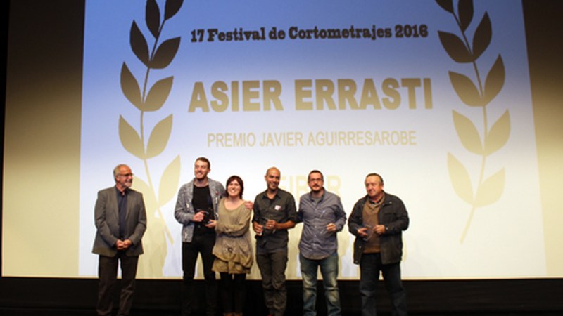 Zapatuan banatu zituzten Javier Agirresarobe Sariak