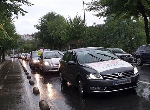 Zapatuan kotxeekin karabanan protesta egiteko deia egin du Osasuna eta Eskubideak taldeak