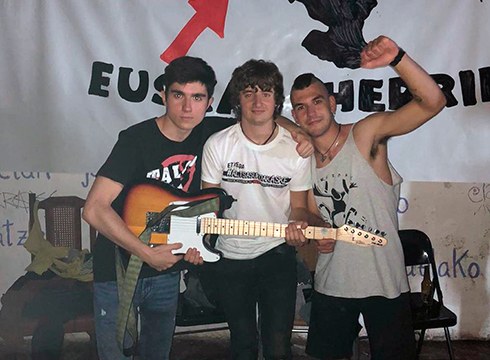 Zapatuan rock festa egongo da gaztetxean