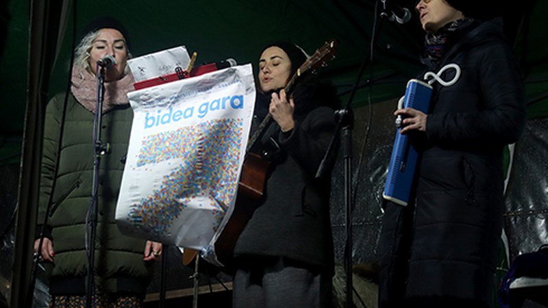 Zapatuan Untzagan egindako Bidea Gara ekitaldiko argazkiak eta bideoak gure mediatekan ikusgai daude