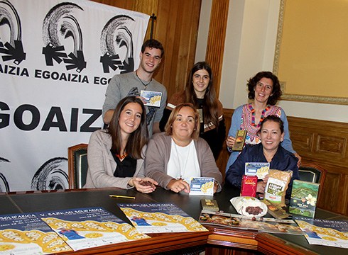 Zapatuan Untzagan izango den "Jana ez da txantxa" bazkari solidarioa aurkeztu dute