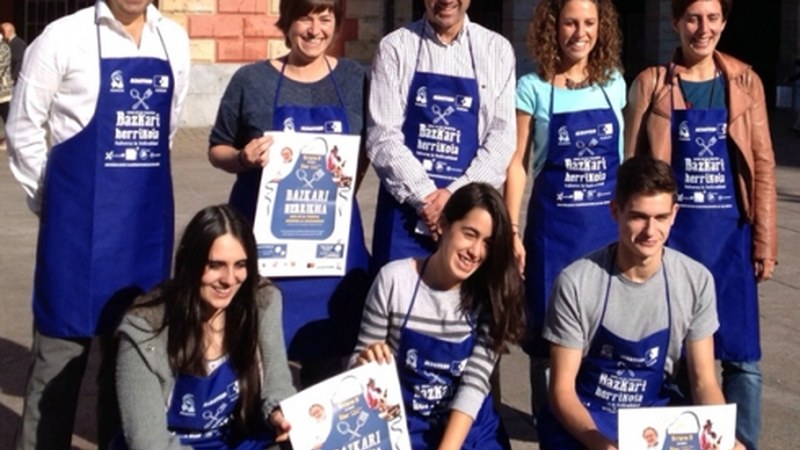 Zapatuko bazkari solidarioa aurkeztu dute