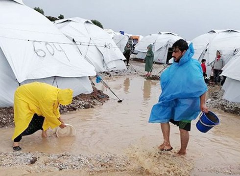 Zaporeak elkarteak abiatutako kanpainan oinetakoak jasoko dira Eibarren zapatu goizean