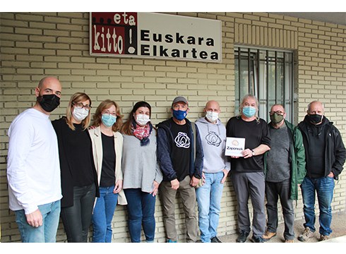 Zaporeak Elkarteak ...eta kitto! Euskara Elkarteari esker ona erakutsi dio