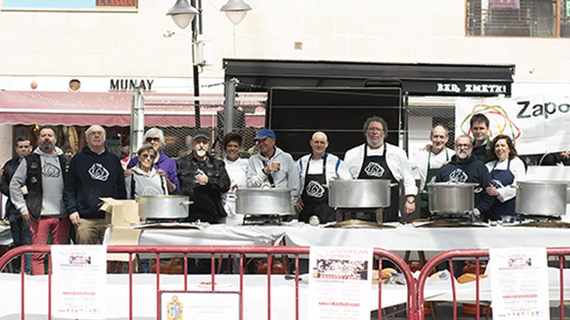 Zaporeak-en erronkaren amaiera-ekitaldian egin zuten rifaren zozketa, zapatuan Ermuan