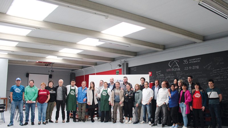 Zaporeak erronkari esker Greziara bidaltzeko 12.000 kilo janari bildu dira Debabarreneko herrietan