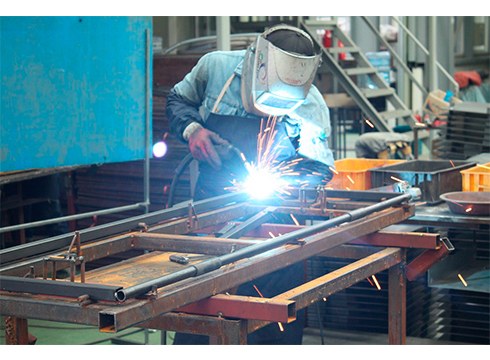 Zein dira Hego Euskal Herrian geldituko ez diren "lehentasunezko" jarduerak?