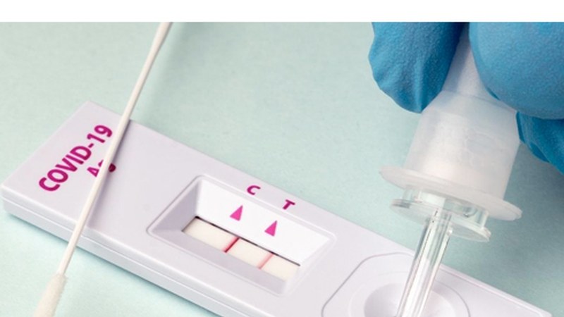 Zer egin behar dut antigenoetan positibo eman badut edo kontaktu zuzena banaiz?