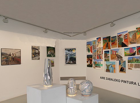 Zeramika eta Dibujo eskoletako ikasleek egindako lanen erakusketa Portalean zabalik