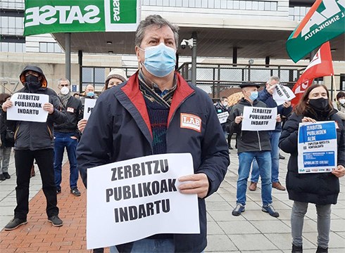 Zerbitzu publikoen aldeko elkarretaratzea deitu du biharko Udaleko enpresa batzordeak