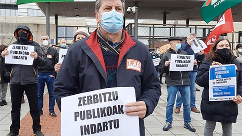 Zerbitzu publikoen aldeko elkarretaratzea deitu du biharko Udaleko enpresa batzordeak