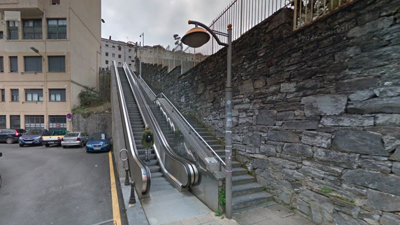 Zezen-plazatik Sostoatarrenera doazen eskailerak aldatuko dituzte