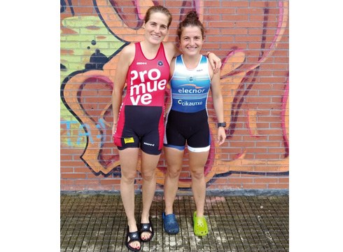 Ziaran ahizpak, arraunean ere gozatzen