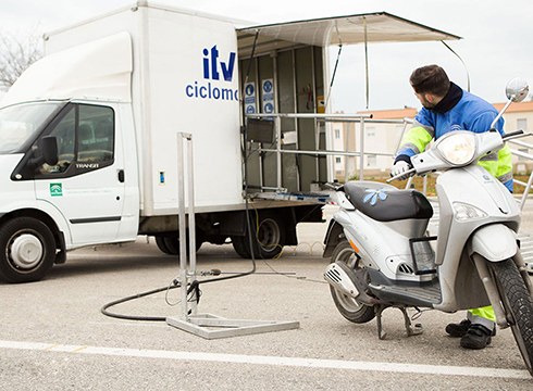 Ziklomotorren ITA pasatzeko azterketa egingo dute bihar zezen plazan