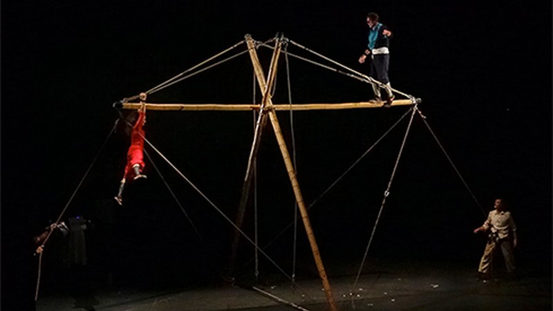 Zirkuaren magiaz betetako ikuskizuna eskainiko du Circ Bover konpainiak bihar Errebal Plazan