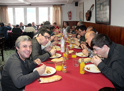 Zoragarri ibili ziren zapatuan Auzokoak elkartearen eskutik egindako bazkarian