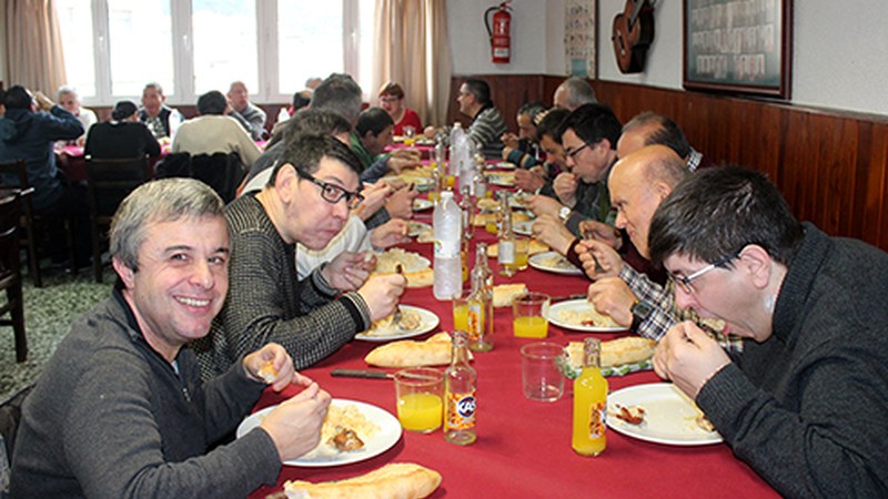 Zoragarri ibili ziren zapatuan Auzokoak elkartearen eskutik egindako bazkarian