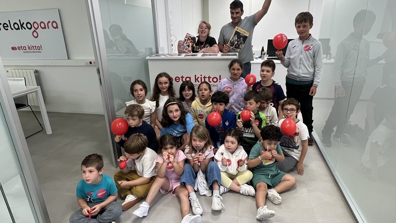 Zorionak ludotekako ume eta gaztetxoek ...eta kitto! bisitatu dute