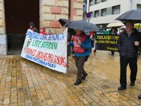 Zortzi urteko borroka ospatzeko manifestazioa egin dute pentsiodunek