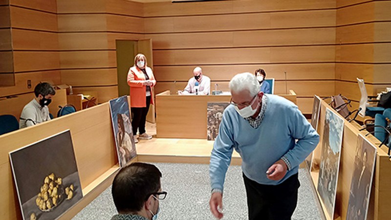 Zozketatu dituzte arropa-dendetan ikusgai egon ziren Zuloagaren 28 koadroren kopia baimenduak