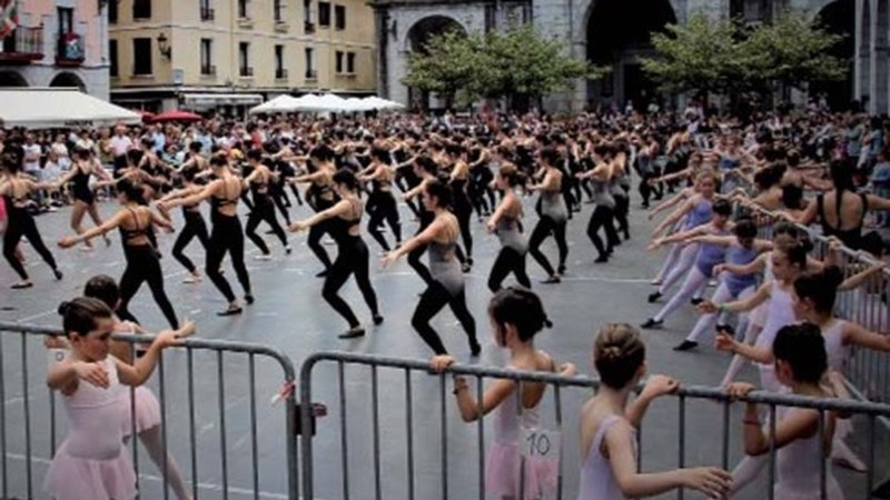 “Zugastitik Oteizara ibilbide dantzatua” eskainiko du Biraka dantza taldeak gaur 19:00etatik aurrera