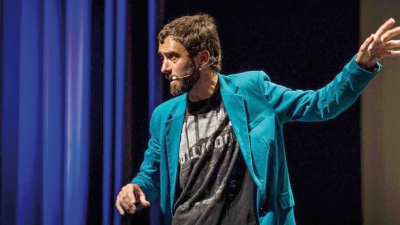 Zuhaitz Gurrutxagak “Futbolistoc” monologoa eskainiko du etzi Unibertsitatean